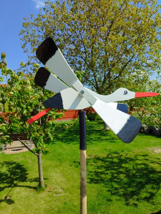 Вітрячок лелека дерев'яний флюгер.