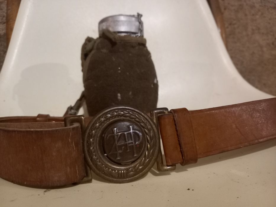 Pas Harcerski ZHP wraz z manierką w pokrowcu