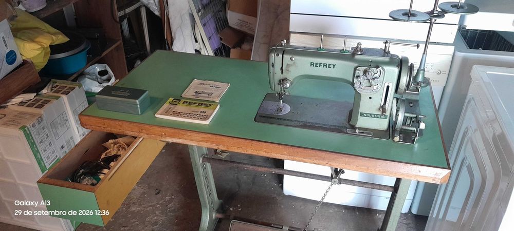 Máquina de costura Refrey 430
