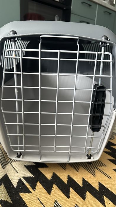 Переноска для тварин з замком