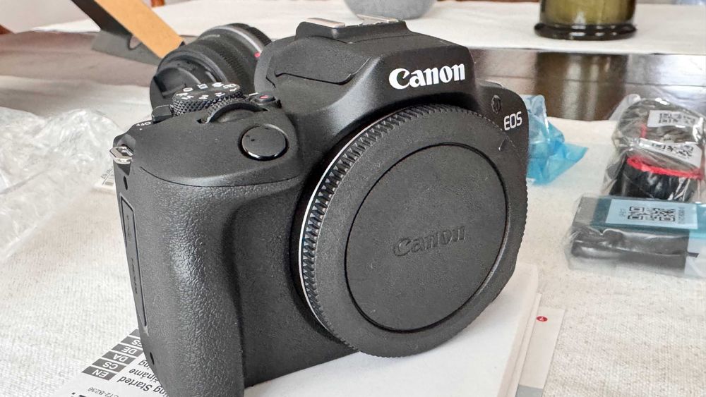 Canon EOS R100 + Objetiva RF-S 18-45mm - Nova na caixa original