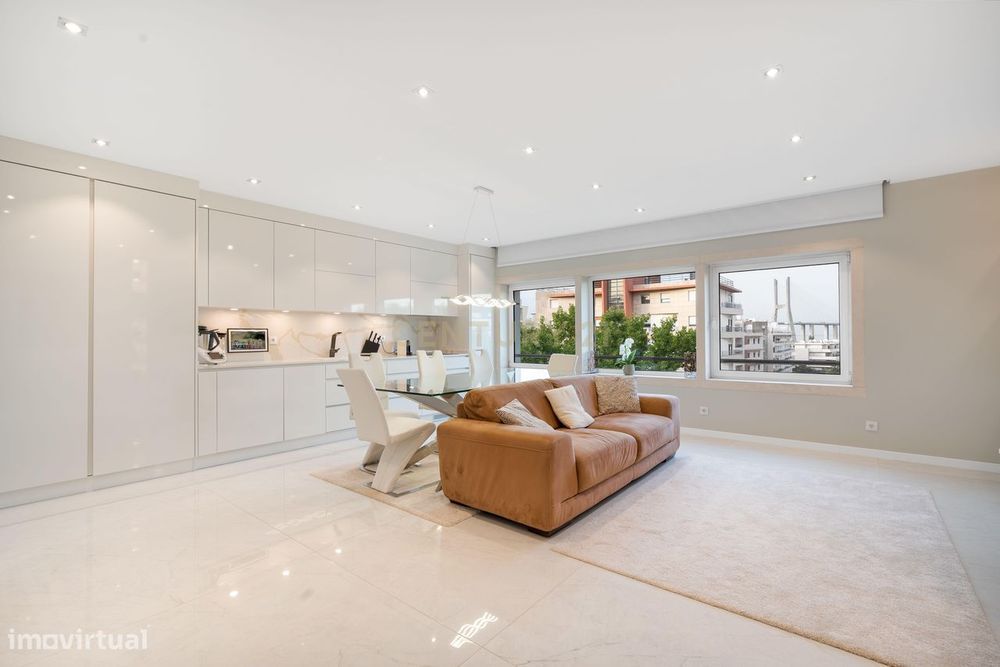 Exclusivo Apartamento T4 com Renovação de Charme  | Alameda dos Oceano