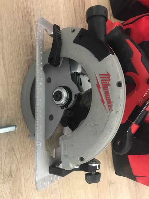 Дискова безщіткова пила Milwaukee M18 BLCS66,паркетка,з Англії