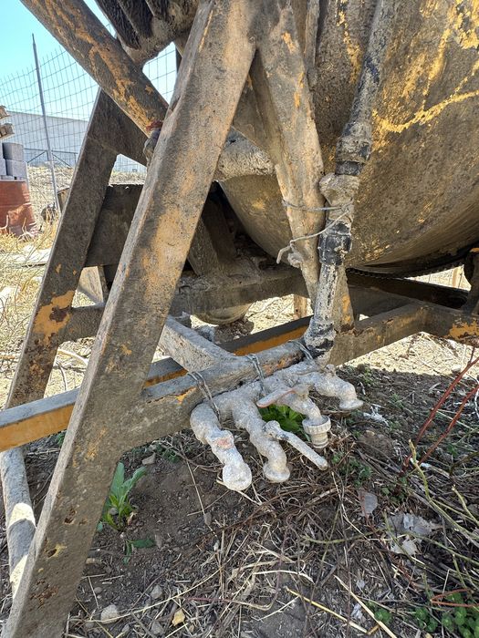 Betoneira Profissional Rebocável 400L