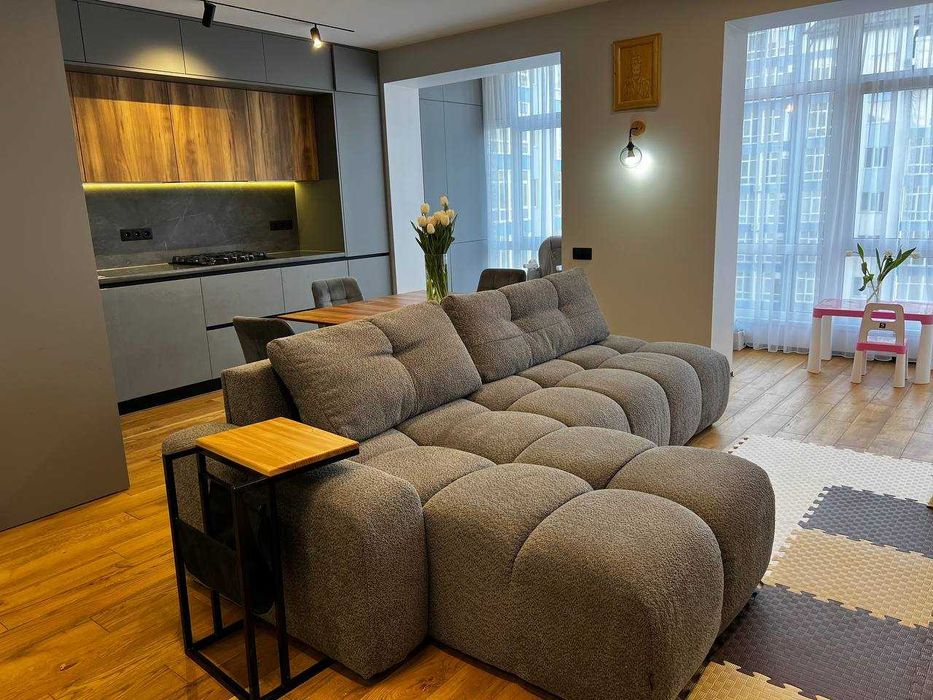 Продаж 2к квартири 86м2 з дизайнерським ремонтом у центрі Франківська