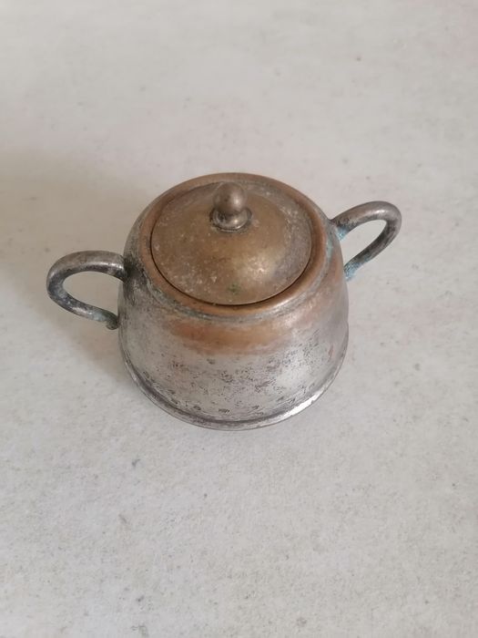 stara mosiężna cukiernica