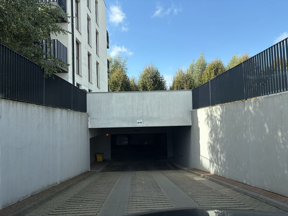 Osiedle Hallera. Sprzedam miejsce garażowe nr. 11 Blok Hallera 15 - Widok 2