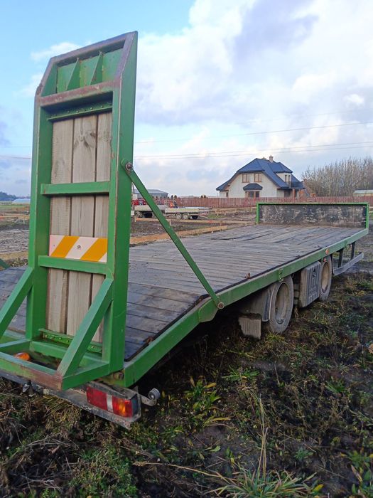 Przyczepa niskopodwoziowa