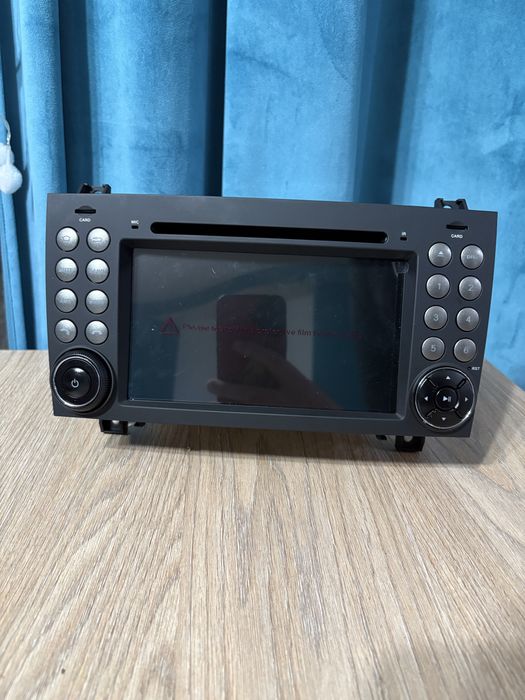 Radio do Mercedes-Benz SLK R171.