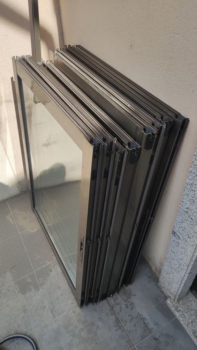 Caixilharia Alumínio bom estado