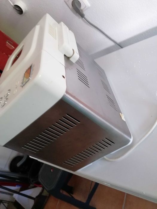 Máquina de fazer pão da marca kENWOOD