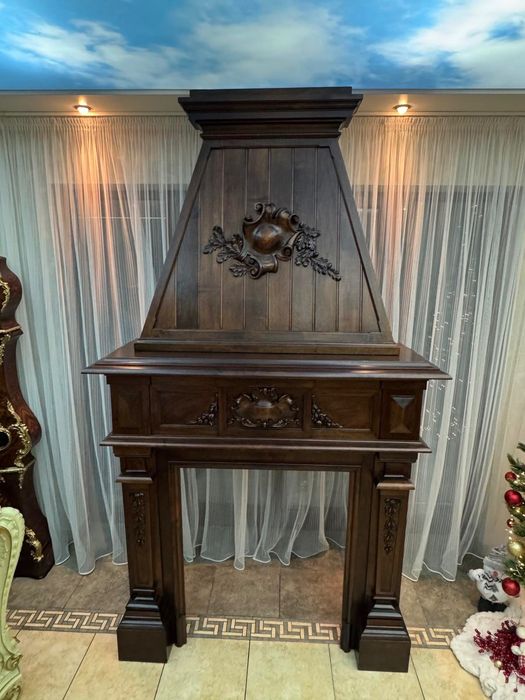 Деревʼяний Камінний портал