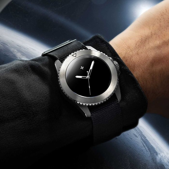 VENEZIANICO: Nereide Ultrablack (na pasku nylonowym)