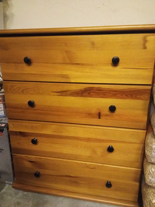 Komoda + szafki nocne sosnowe.