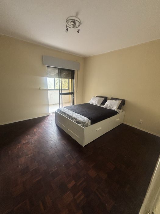 Quartos para casal e solteiros a 10 minutos da estacao