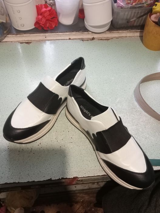 Осінні кросівки.Нові