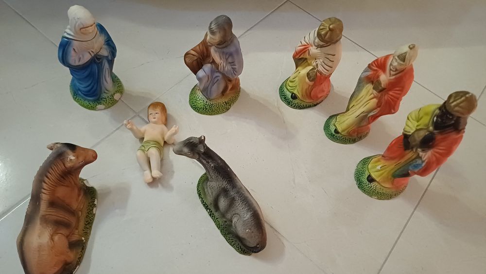 Presépio antigo com figuras de 20cm