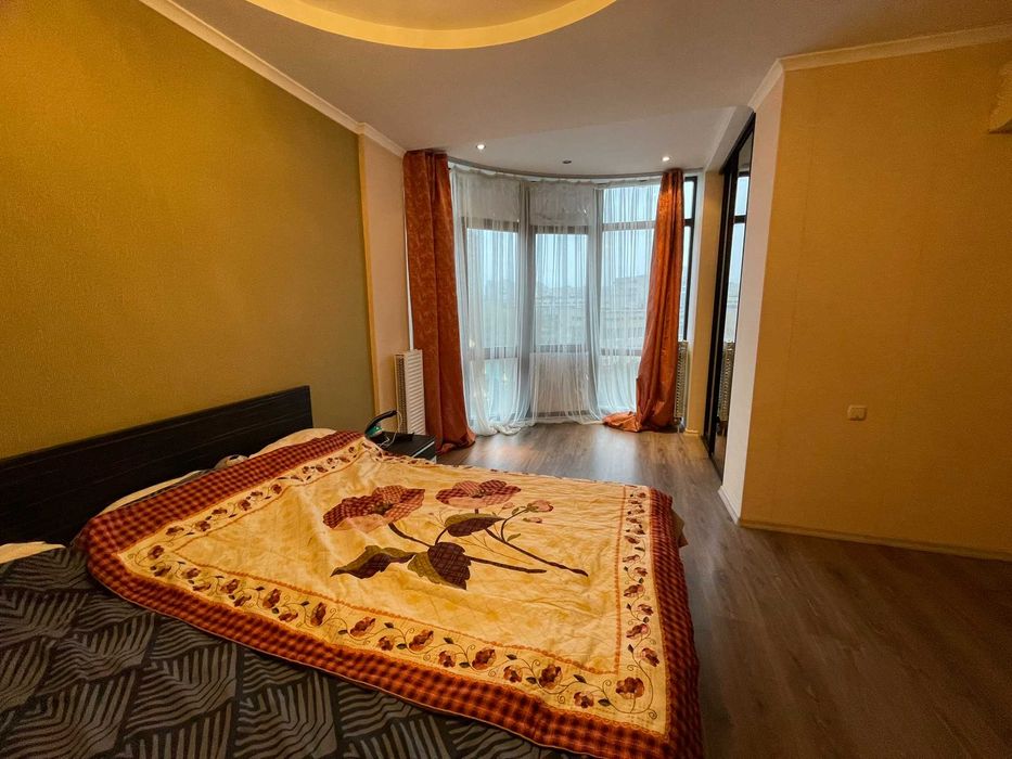 Большая семейная квартира 130м 6 этаж. Теплый дом, парковка во дворе.