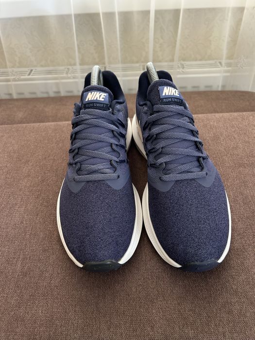 жіночі кросівки модель Nike Run Swift