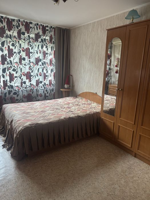 Три кімнатна квартира , 5-6 чоловік .