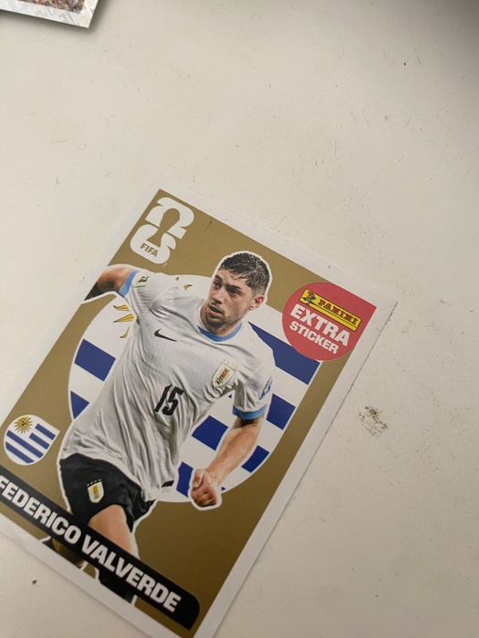 Vendo extra sticker Federico Valverde gold em perfeito estado