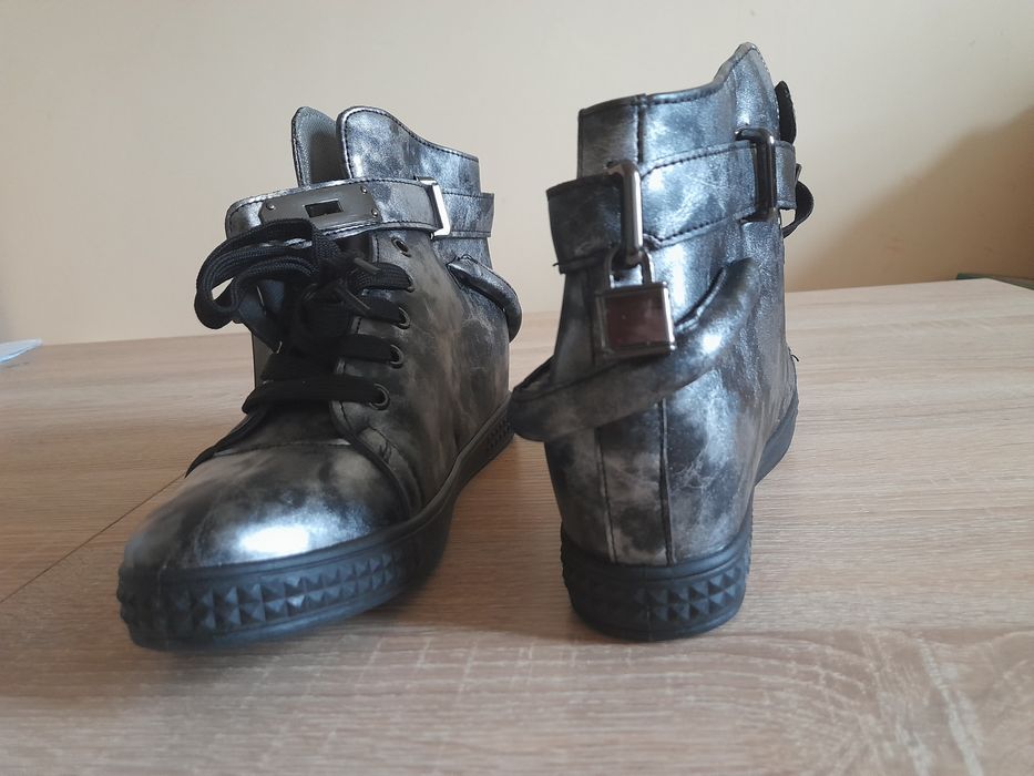 Sneakersy czarne metaliste r 39
