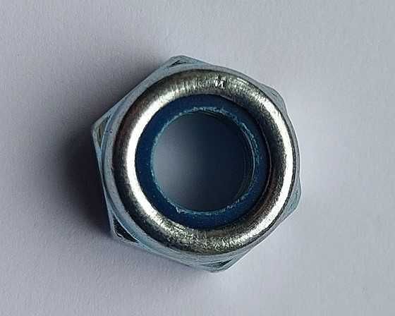 Гайки зі стопорним нейлоновим кільцем  М8. Бовт VR 5.8  6*16, гайка