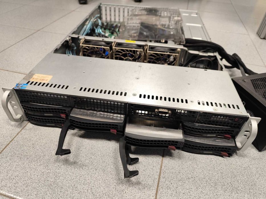 Servidor SuperMicro Rack 8 Baias SATA + 2 SATA -32GB RAM + E5-2670V2