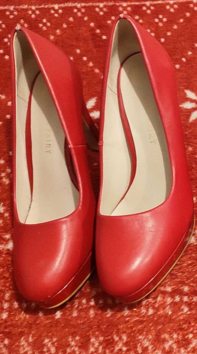 Buty czerwone  obcas