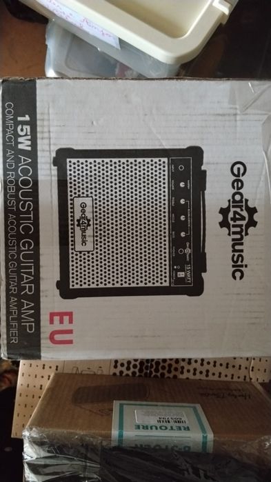 Amplificador de guitarra eletroacústica