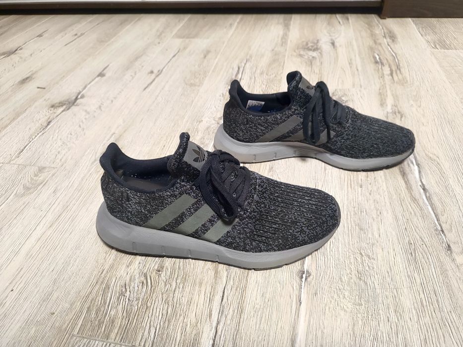 кросівки Adidas Swift Run р-41