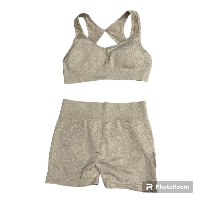 Bezszwowy komplet sportowy push up Beżowy