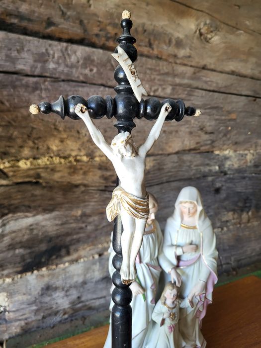 Zabytkowy drewniany krzyż 51cm biskwit Jezus