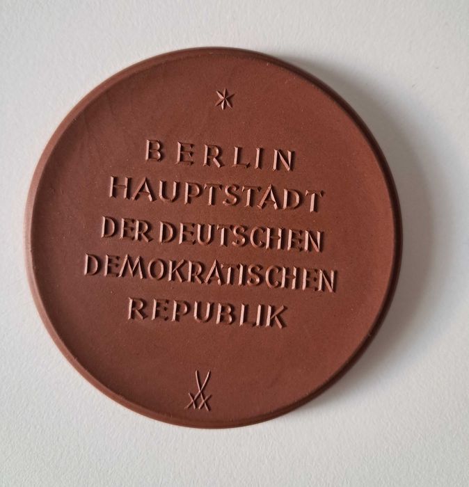 Meissen\ MIŚNIA medal porcelana