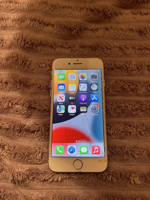 Продаю IPhone 7 Silver