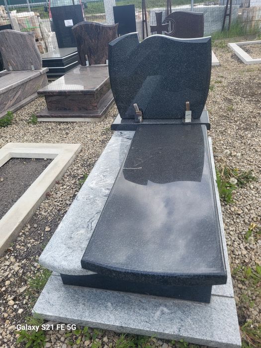 Nagrobki granitowe od 3500