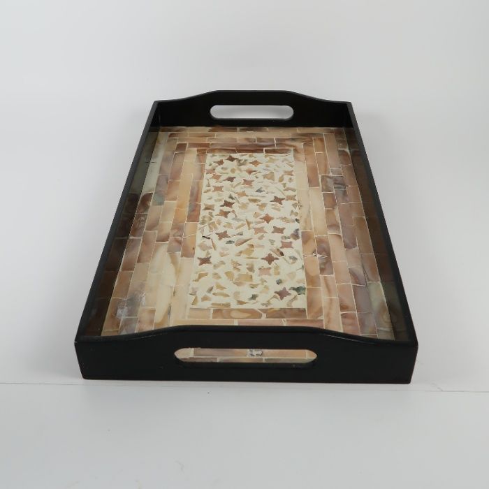 Tabuleiros em madeira lacada e madre pérola, cada