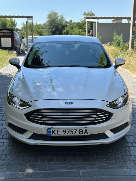 Ford Fusion SE.