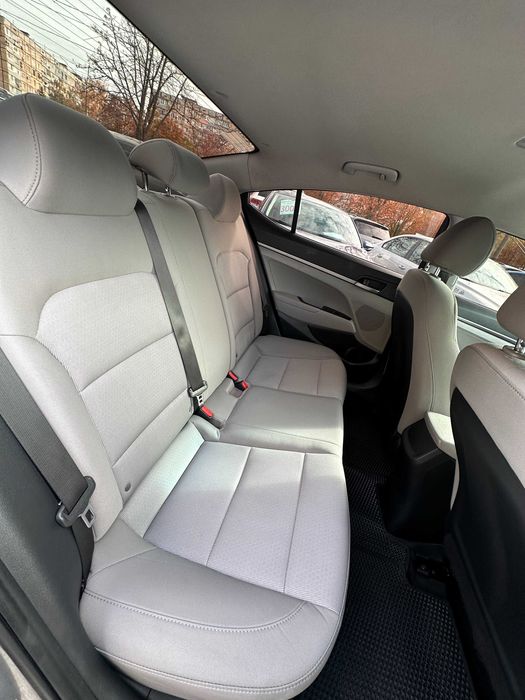 Продам Hyundai Elantra 2018 рік можлива розстрочка,кредит,обмін!