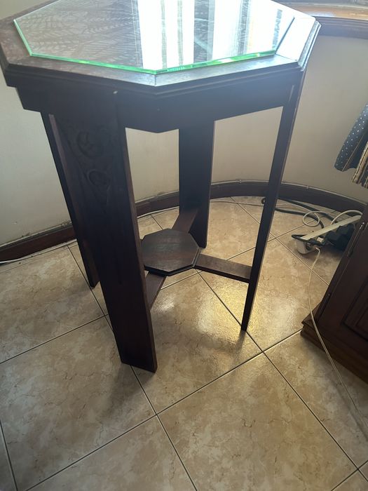 Movel classico de tampo hexagonal