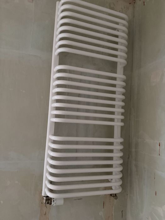 Nowy grzejnik lazienkowy 117 cm x 50 cm