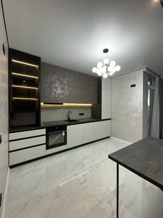 продаж 1- кімн+ кухня студі район майдану з ремонтом меблями