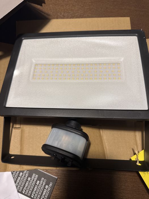 Naświetlacz led 7500 lm z czujnikiem ruchu