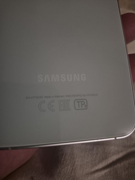 Продам самсунг s23fe заблокований