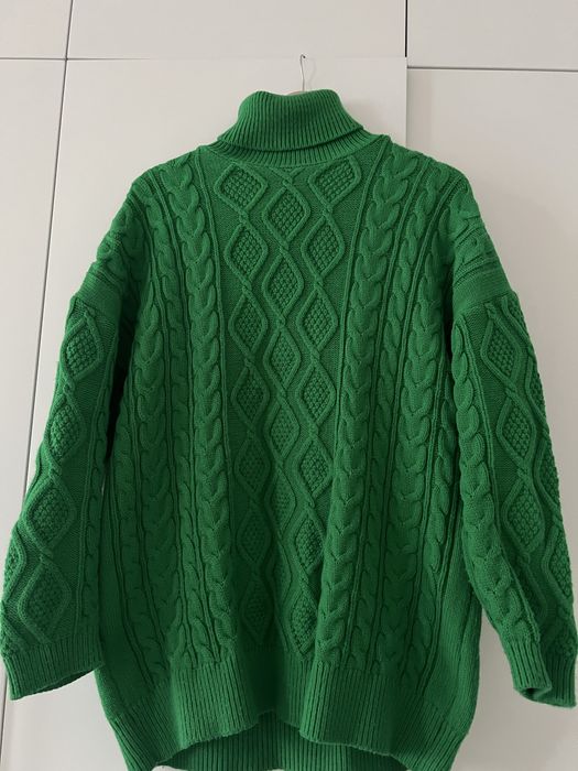 Теплий зелений светр