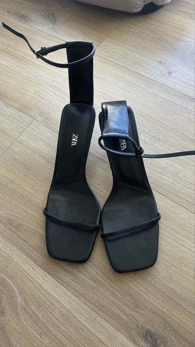 Босоніжки Zara 37 розмір