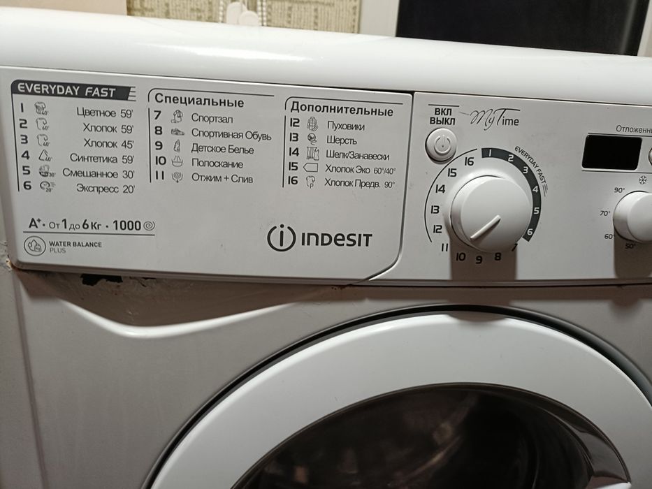 Пральна машина на запчастини індезіт.