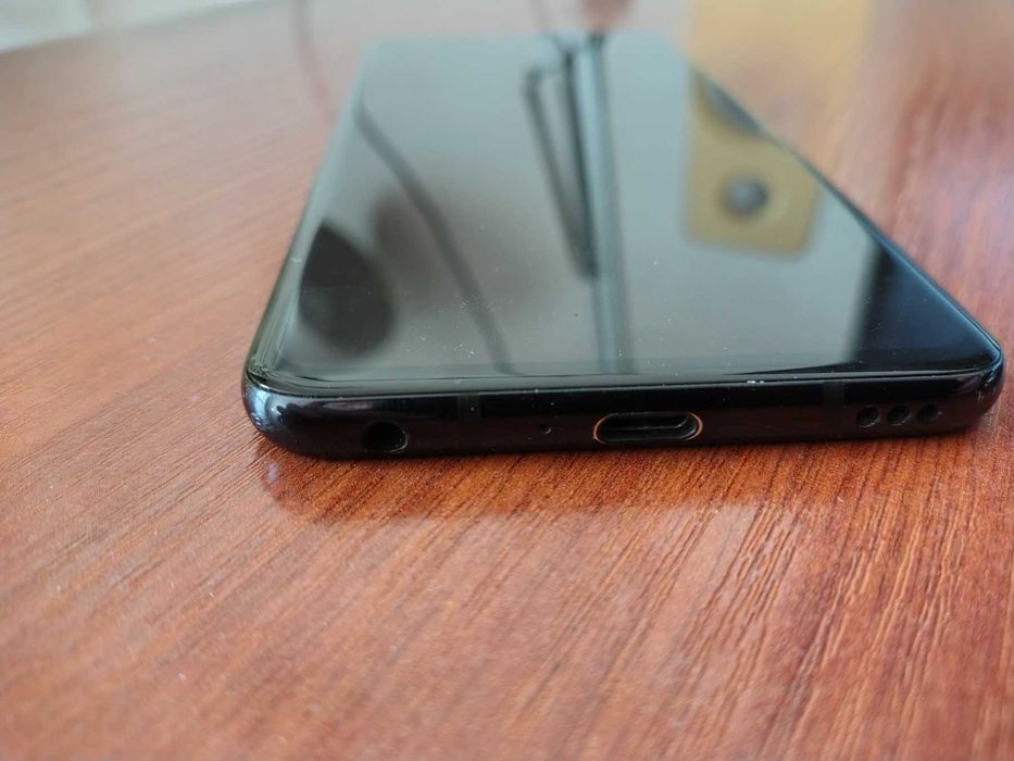 Смартфон LG V40 Thinq 6/64Gb