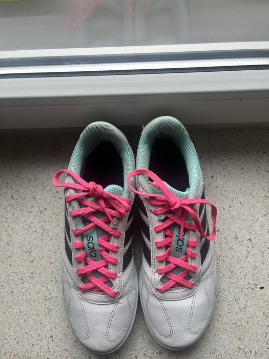 Halówki Adidas Sala 40 i 2/3