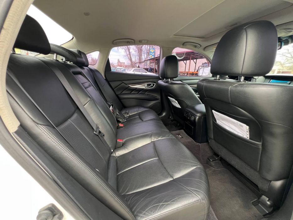 Infiniti M37 2010